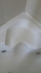 תיקון שבר באמבטיה אקרילית