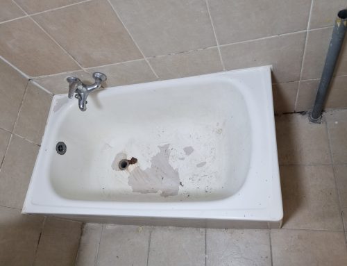 מה אפשר להבין על מצב האמבטיה כבר מתמונה – ומתי חייבים בדיקה מקצועית?